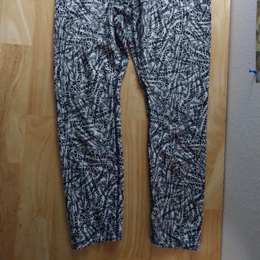 Nike Abstract Swoosh Pattern Leggings Pants - Picture 3 of 9